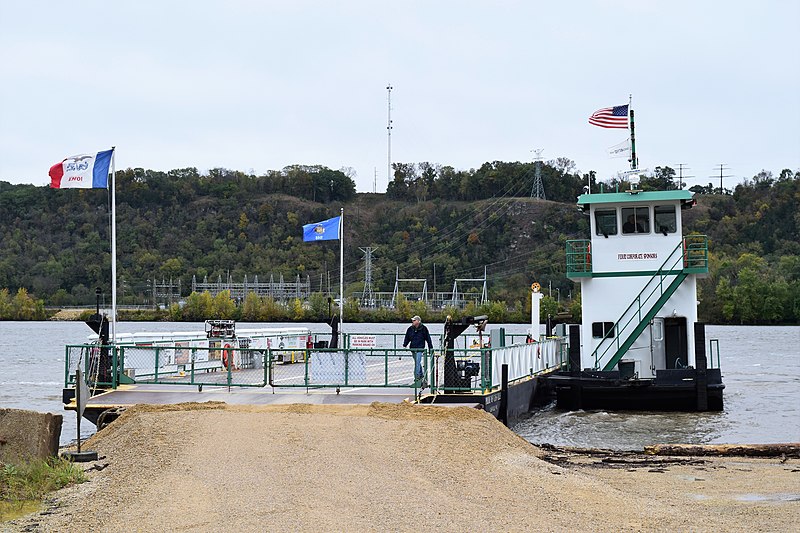 File:Cassville Ferry on the Iowa side.jpg