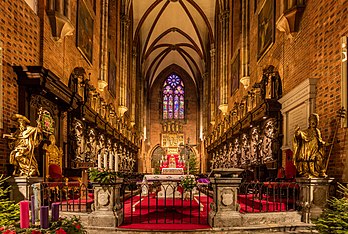 Interior da Catedral de São João Batista, Breslávia, voivodia da Baixa Silésia, Polônia. A igreja, de estilo gótico/neogótico, é a quarta construída no mesmo local entre os séculos X e XX (definição 7 581 × 5 103)