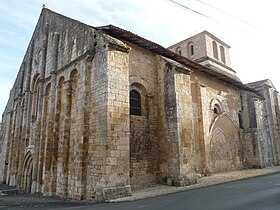 Façade de trois quarts.