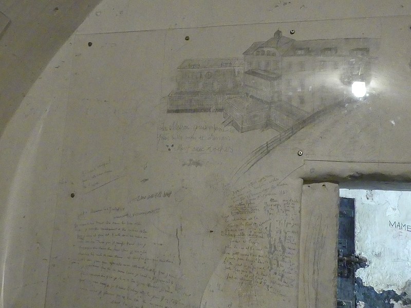 File:Cellule de l'ancienne prison 04.jpg