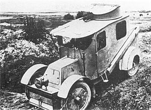C.G.V. Automitrailleuse mit aufgeklapptem Fahrer-Front-Schild (1906)