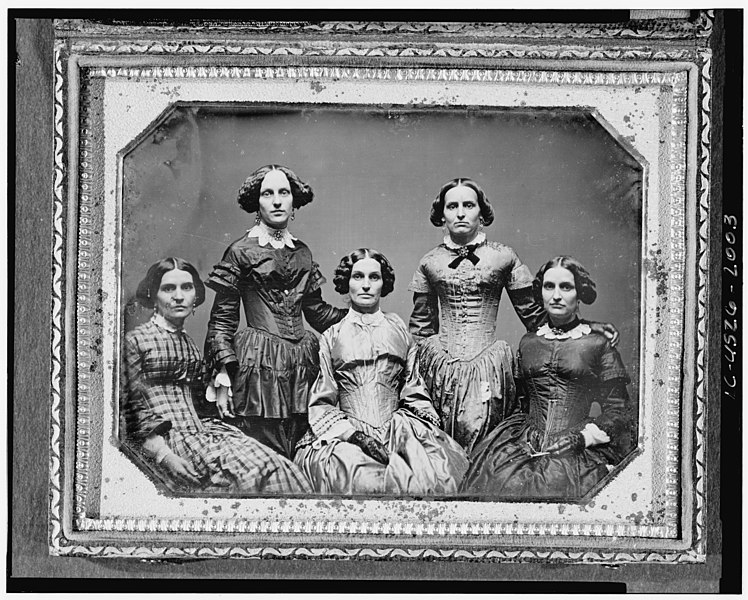 File:Clark sisters, five women, three-quarter length portraits, all facing front LCCN2004664300.jpg