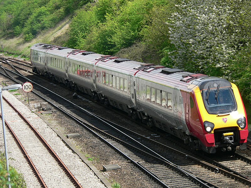 File:Class 221 Virgin Voyager approaching Bristol Parkway westbound 2006-05-03 05.jpg