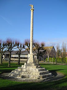 Croix de Ménévillers (Oise).jpg