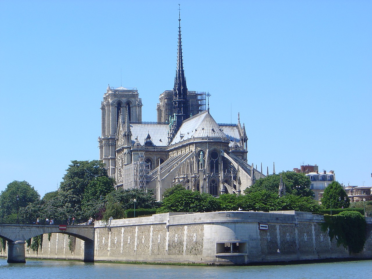 1280px-DSC00733_Notre_Dame_Paris_from_east