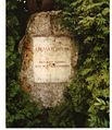 Inscription à l'extérieur du Crématorium qui dit en allemand « Pensez à la façon dont nous sommes morts ici ».