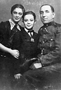 Daddy with parents 1938.jpg