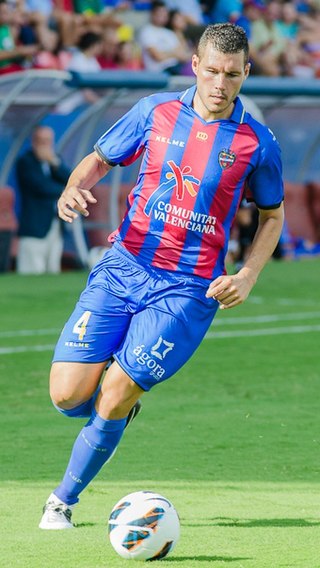 <span class="mw-page-title-main">David Navarro (footballer)</span> Spanish retired footballer (born 1980)