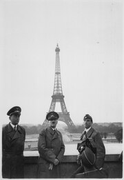 Der Fhrer in Paris. Hitler in Paris. Heinrich Hoffman Collection. - NARA - 540180.tif
