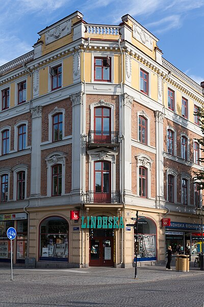 File:Drottninggatan 11-Stortorget 2, Örebro.jpg