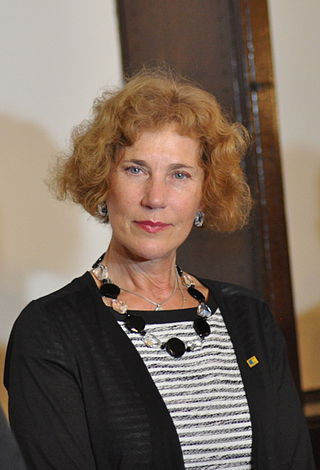 <span class="mw-page-title-main">Elena Poptodorova</span> Bulgarian politician and diplomat