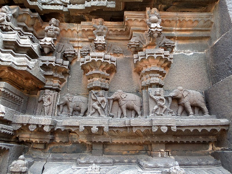 File:Elephants,tadpatri temple AP - panoramio.jpg