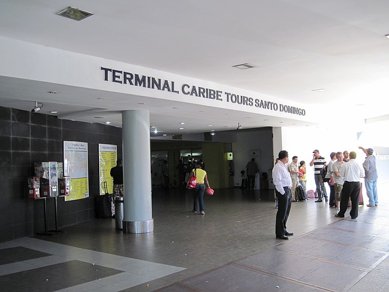 File:Entrance to the Caribe Tours Terminal, March 2011 - panoramio.jpg