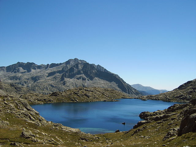 File:Estany_des_Monges.JPG