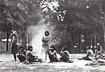 Menschenzoo der „Feuerländer“ im Jardin d’Acclimatation in Paris, Foto von 1881