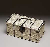 French - Casket with Scenes of Romances - Walters 71264 - Three Quarter Top.jpg