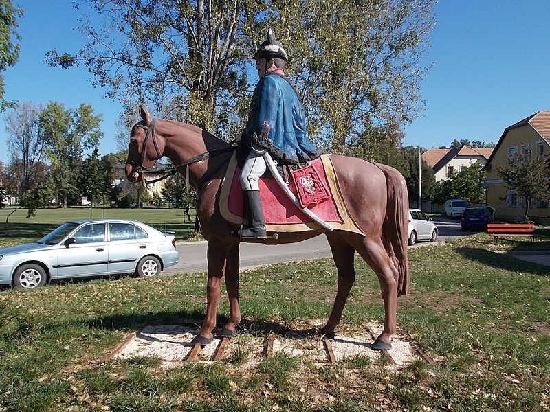 File:Friedrich cavalry barracks, Rider. - Lovarda Square, Komárom, Hungary.jpg