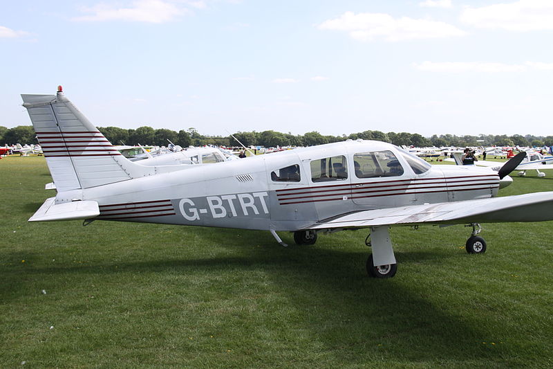 File:G-BTRT Piper PA-28R-200 Cherokee Arrow II (9686501462).jpg