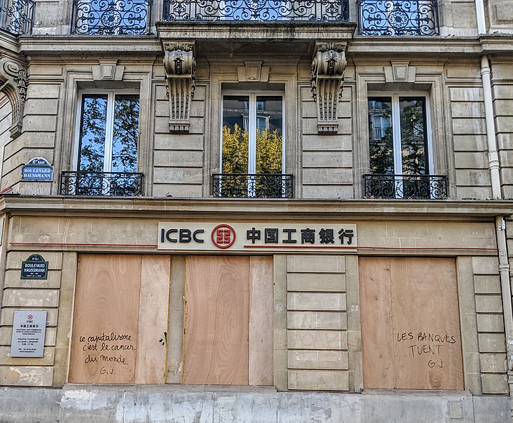 File:Grafitti left by Yellow Vests buring riots in Paris.jpg