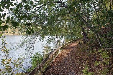 Stigen följer Ångermanälven.