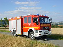 Manche Freuerwehrleute nutzen Autodachaufsetzer, um schneller zur  Feuerwache zu kommen