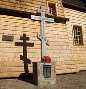 Pamiątkowy krzyż przy cerkwi