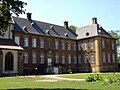 Deutsch: ehemaliges Abteigebäude