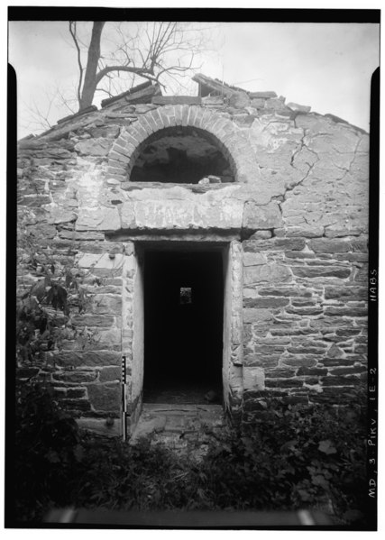 File:Historic American Buildings Survey E. H. Pickering, Photographer July 1936 POWDER MAGAZINE, VIEW FROM INSIDE OF WALL - U.S. Arsenal, Reisterstown Road, Pikesville, Baltimore County HABS MD,3-PIKV,1-17.tif