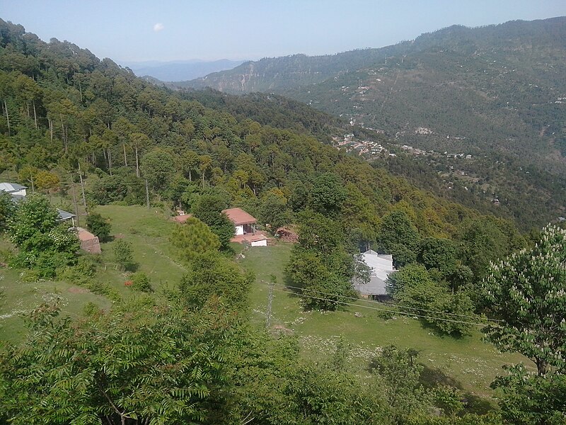 File:House on Mountains Amazing View of Murree City of Pakistan..jpg