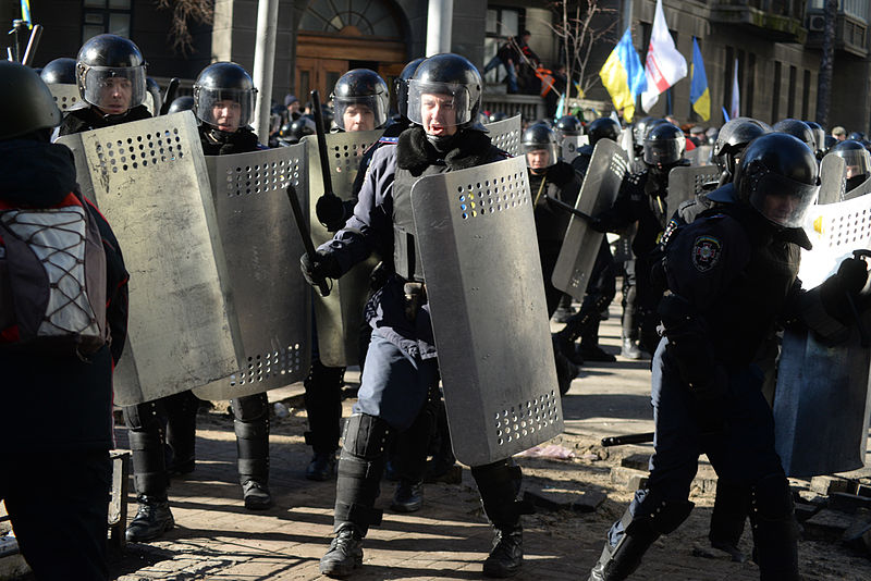 File:Interior troops attack protesters as the clashes develop in Kyiv, Ukraine. Events of February 18, 2014.jpg