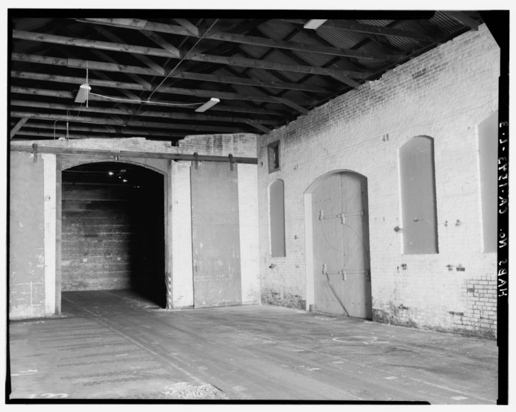 File:Interior view of storage area, 1995 - Mare Island Naval Shipyard, Oil House, California Avenue north of Fourth Street, Vallejo, Solano County, CA HABS CAL,48-MARI,1L-3.tif