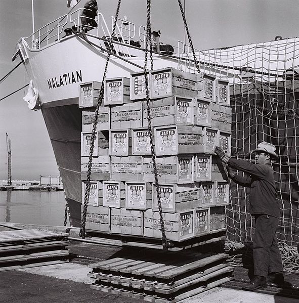 File:Jaffa Orange Loading at Ashdod Port 1965 b.jpg