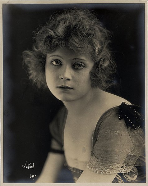 File:Jane Novak by Witzel.jpg