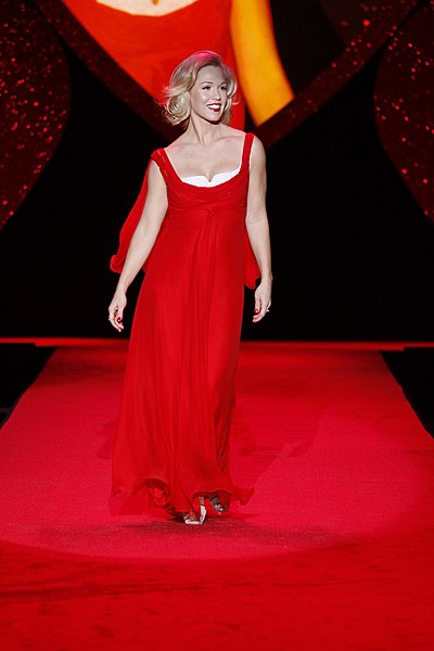 File:Jennie Garth at The Heart Truth 2009.jpg