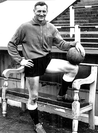 <span class="mw-page-title-main">Jimmy O'Neill (footballer, born 1931)</span> Irish footballer