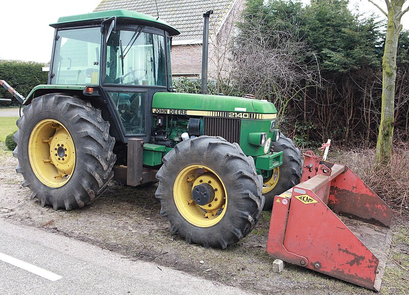 File:John Deere 2140, Hekamp shovel.jpg