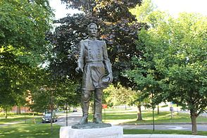 Joshua L. Chamberlain statue near the entrance to Bowdoin College Joshua Chamberlain statue, Brunswick, ME IMG 1941.JPG