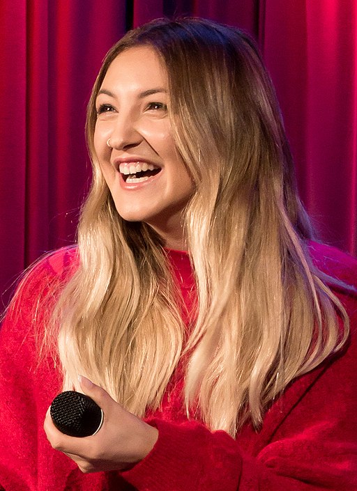 Julia Michaels 11 02 2017 -7 (39242708641) (cropped)