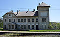 English: Julianka train station. Station building. Currently living apartments. Polski: Przystanek kolejowy Julianka. Budynek stacji. Aktualnie budynek mieszkalny.