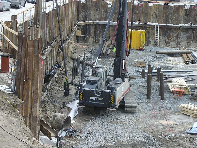 File:Junttan piling machine Jyväskylä.jpg