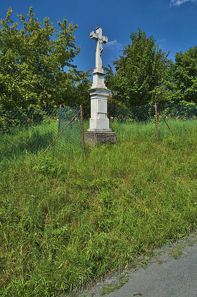 File:Kříž naproti cestě na Březsko, Ladín, Konice, okres Prostějov.jpg