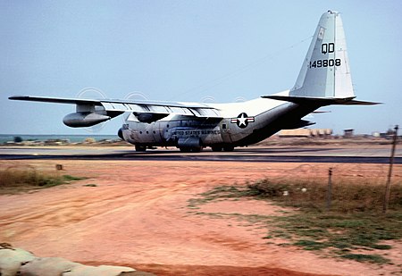 Tập tin:KC-130F VMGR-152 landing at Dong Ha 1967.JPEG