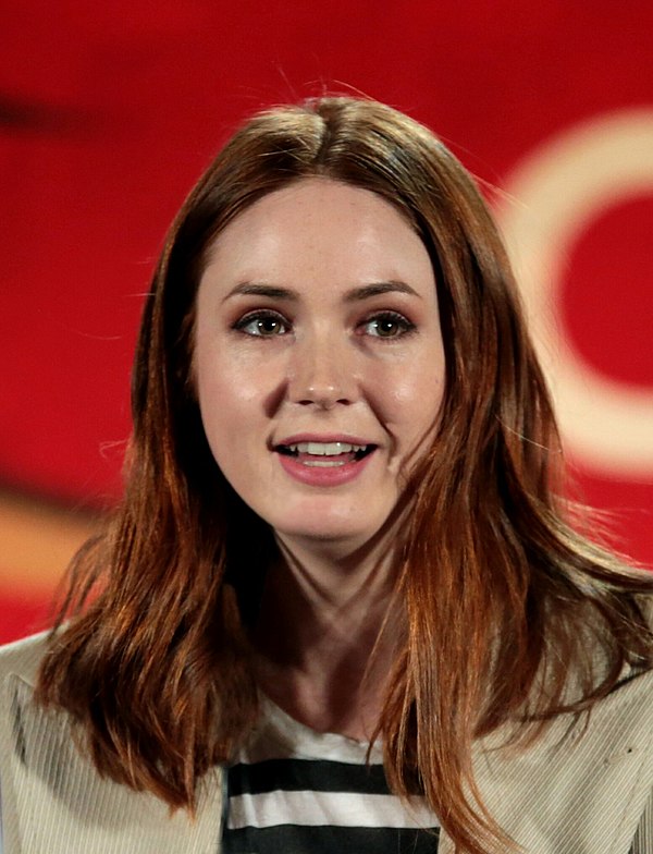 Image: Karen Gillan (34609339830) (cropped) retouched