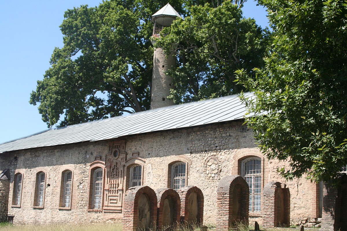 Khan's Mosque and Cemetery in Shaki.JPG