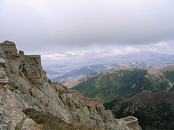 Die Burg Babaks und die umliegende Landschaft