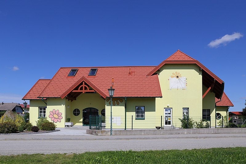 File:Kindergarten Dietmanns 2021-08.jpg