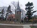 Kirche mit Ausstattung und Kirchhof mit Grabsteinen und Einfriedung