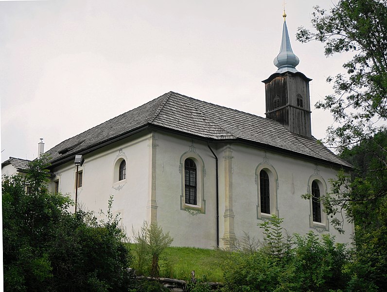 File:Kirchentrakt der Pfarrkirche Heiliges Kreuz in Arriach - Innerteuchen.jpg