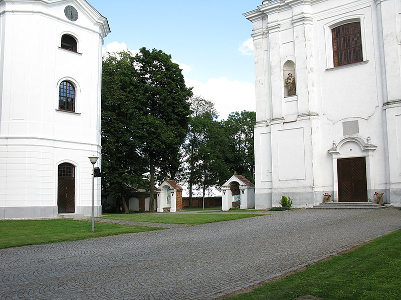 File:Kościół św. Józefa i Antoniego w Boćkach6.JPG