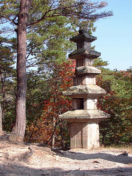 File:Korea-Unjusa 4483-07 Geobuk Bawi Ohcheung Seoktap.JPG